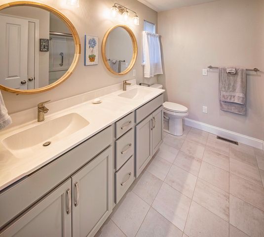 16B Lunas Ave, Epping, NH 03042