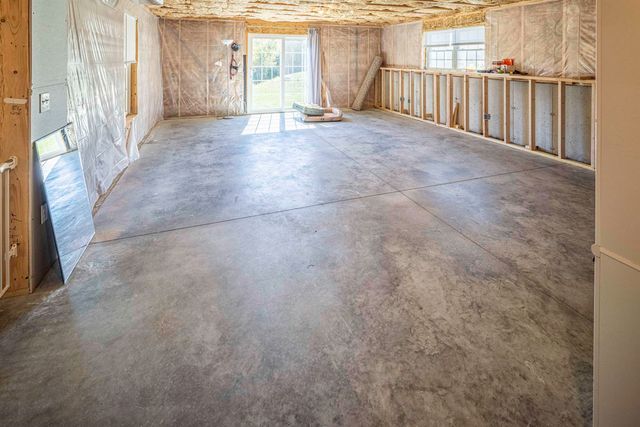 16B Lunas Ave, Epping, NH 03042