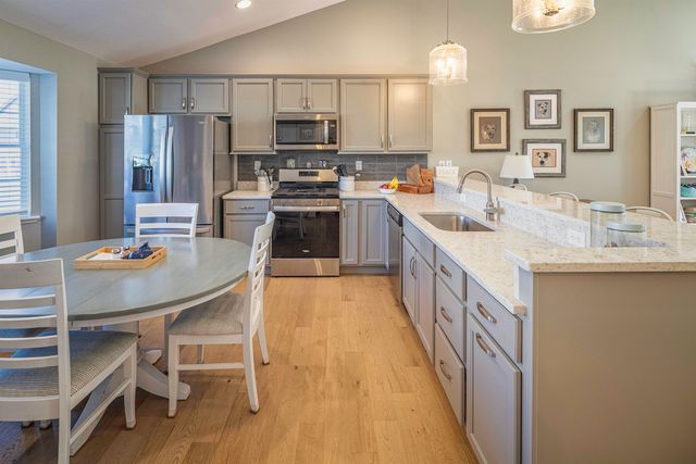 16B Lunas Ave, Epping, NH 03042