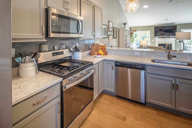 16B Lunas Ave, Epping, NH 03042