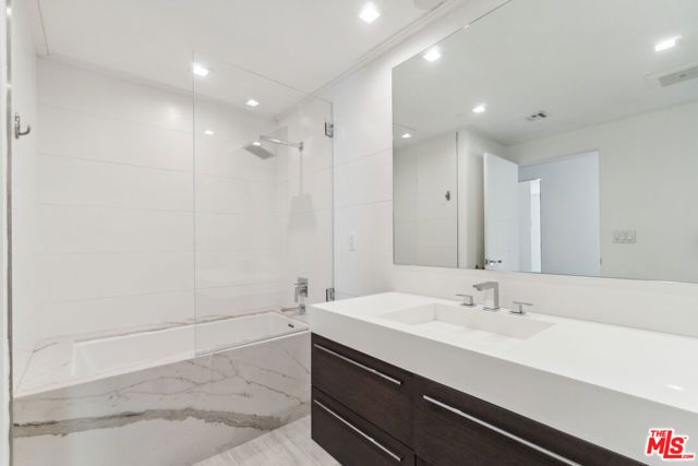 132 N Swall Drive 202, Los Angeles, CA 90048