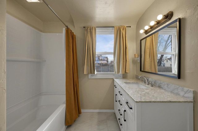 1433 11TH AVENUE, Green Bay, WI 54304