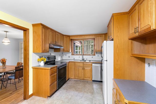 8 Ethelyn Cir, Maynard, MA 01754