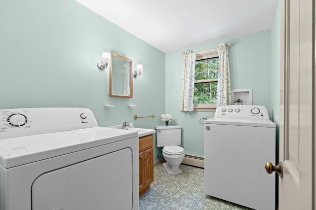 8 Ethelyn Cir, Maynard, MA 01754