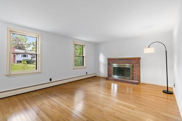 8 Ethelyn Cir, Maynard, MA 01754