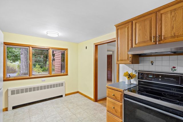 8 Ethelyn Cir, Maynard, MA 01754