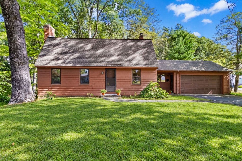 8 Ethelyn Cir, Maynard, MA 01754