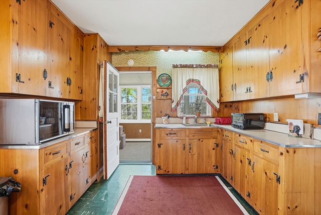 41 Grant St, Milford, MA 01757