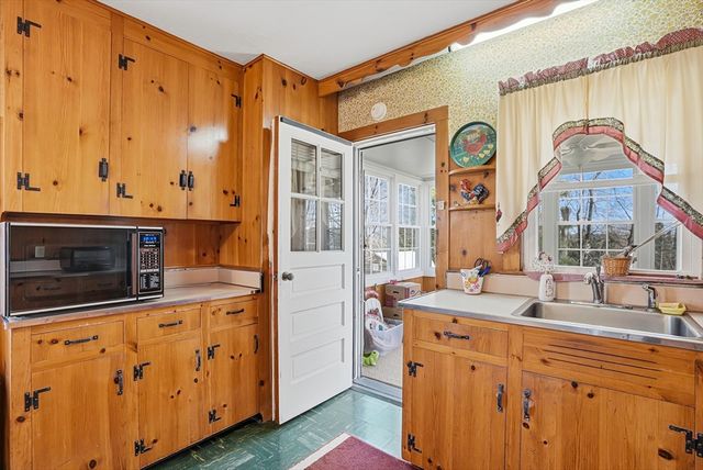 41 Grant St, Milford, MA 01757