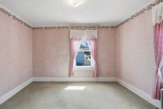 41 Grant St, Milford, MA 01757