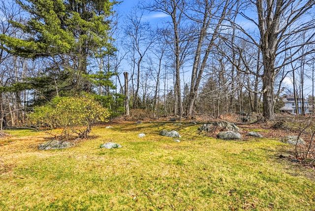 41 Grant St, Milford, MA 01757