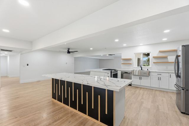 10326 N Fowler Avenue, Clovis, CA 93619