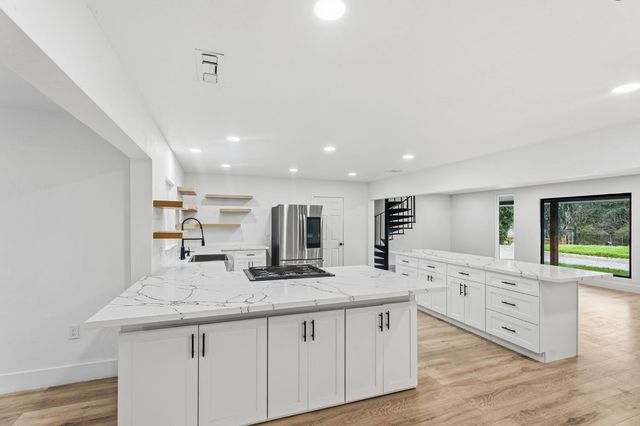 10326 N Fowler Avenue, Clovis, CA 93619