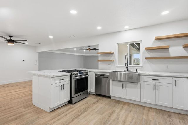 10326 N Fowler Avenue, Clovis, CA 93619