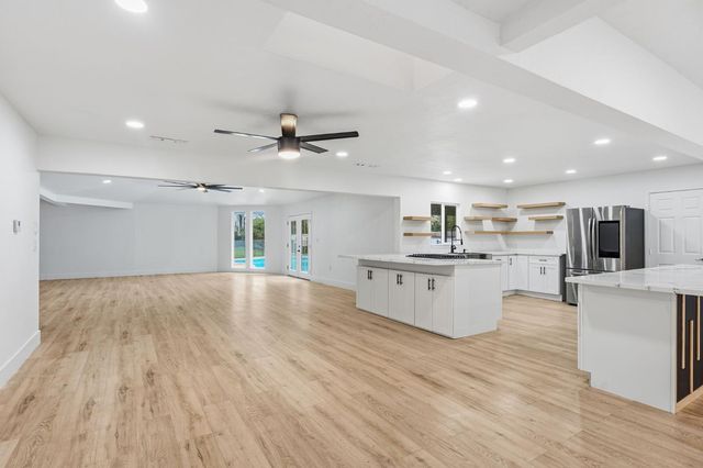 10326 N Fowler Avenue, Clovis, CA 93619