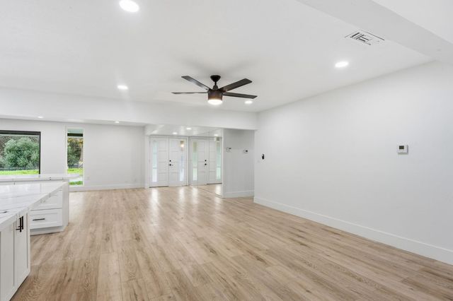 10326 N Fowler Avenue, Clovis, CA 93619