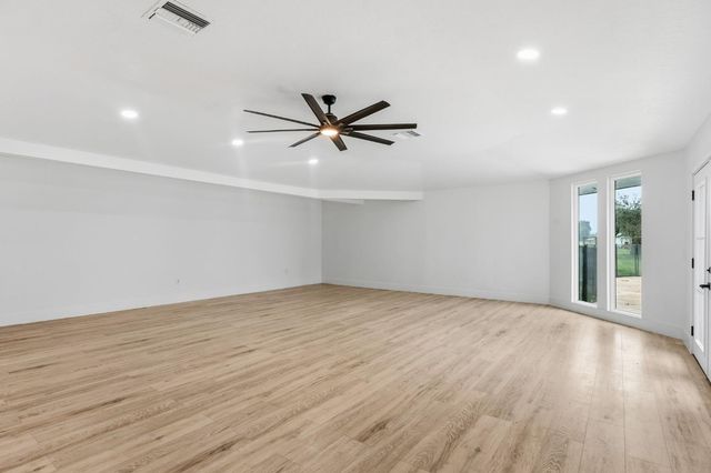 10326 N Fowler Avenue, Clovis, CA 93619