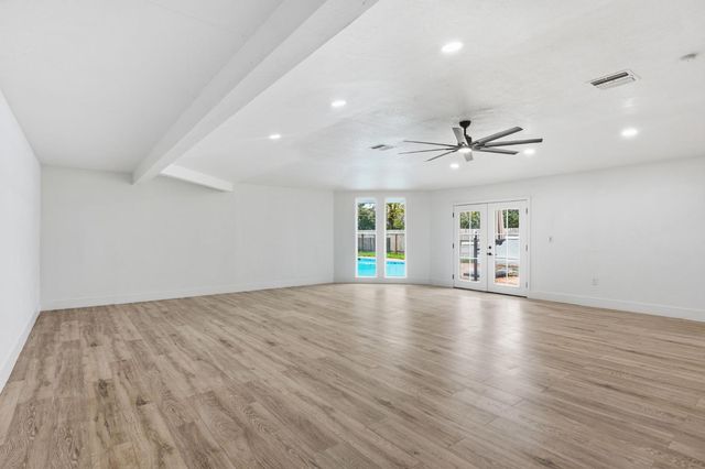 10326 N Fowler Avenue, Clovis, CA 93619