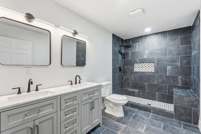 10326 N Fowler Avenue, Clovis, CA 93619