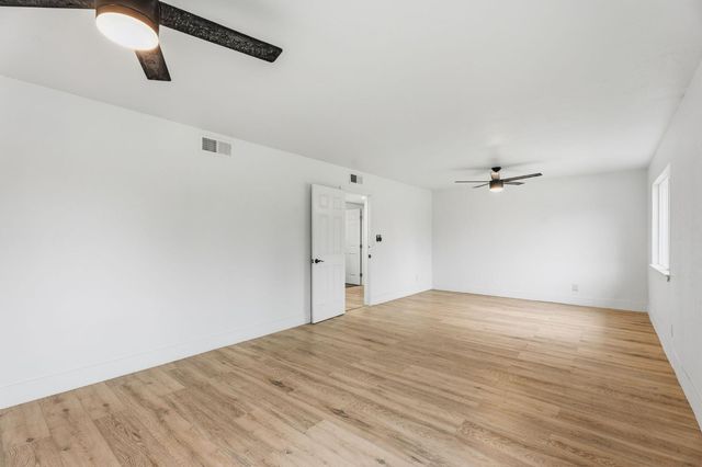 10326 N Fowler Avenue, Clovis, CA 93619