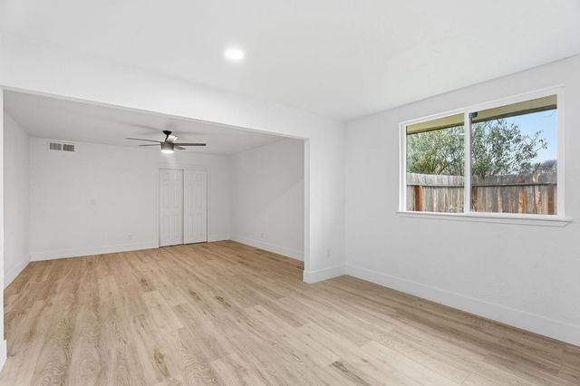 10326 N Fowler Avenue, Clovis, CA 93619