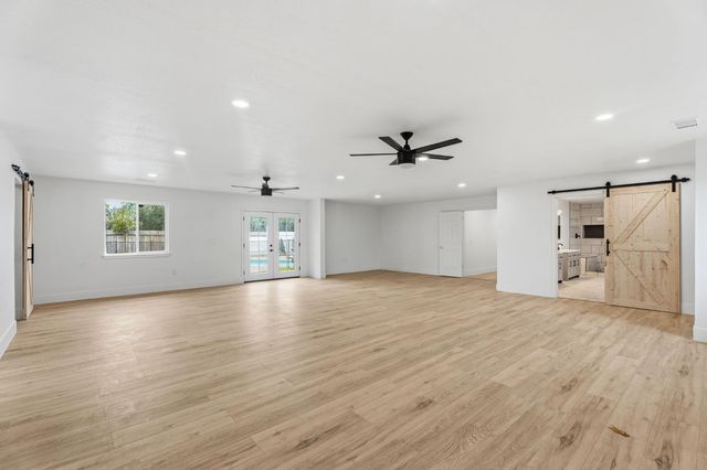 10326 N Fowler Avenue, Clovis, CA 93619