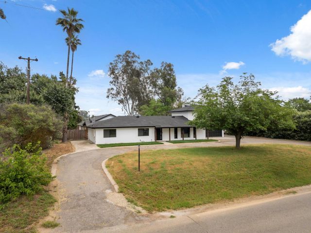 10326 N Fowler Avenue, Clovis, CA 93619