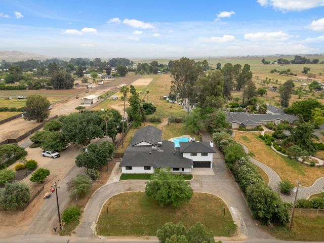 10326 N Fowler Avenue, Clovis, CA 93619