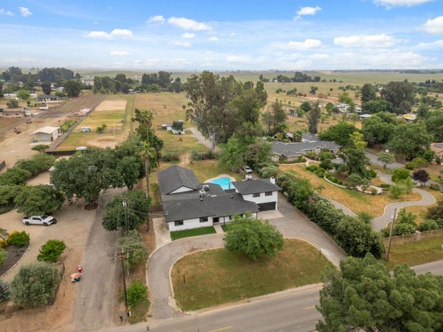 10326 N Fowler Avenue, Clovis, CA 93619