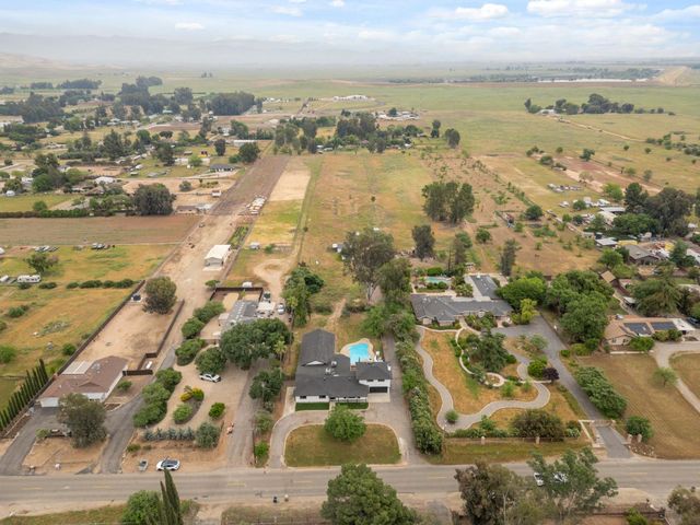 10326 N Fowler Avenue, Clovis, CA 93619