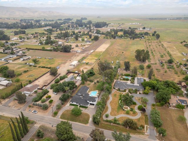 10326 N Fowler Avenue, Clovis, CA 93619