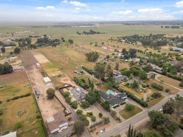 10326 N Fowler Avenue, Clovis, CA 93619