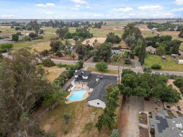 10326 N Fowler Avenue, Clovis, CA 93619