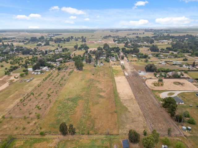 10326 N Fowler Avenue, Clovis, CA 93619