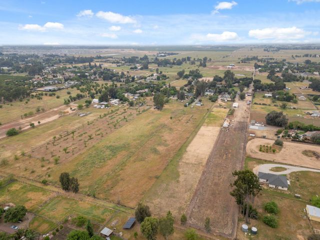 10326 N Fowler Avenue, Clovis, CA 93619