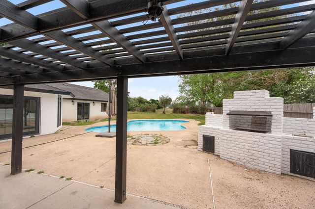 10326 N Fowler Avenue, Clovis, CA 93619