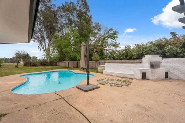 10326 N Fowler Avenue, Clovis, CA 93619