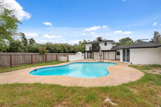 10326 N Fowler Avenue, Clovis, CA 93619