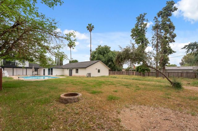 10326 N Fowler Avenue, Clovis, CA 93619