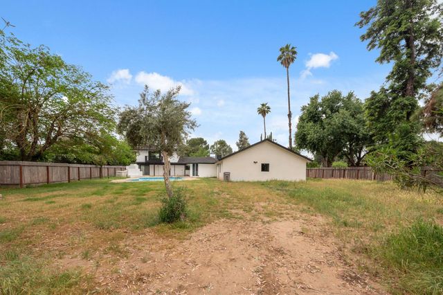 10326 N Fowler Avenue, Clovis, CA 93619