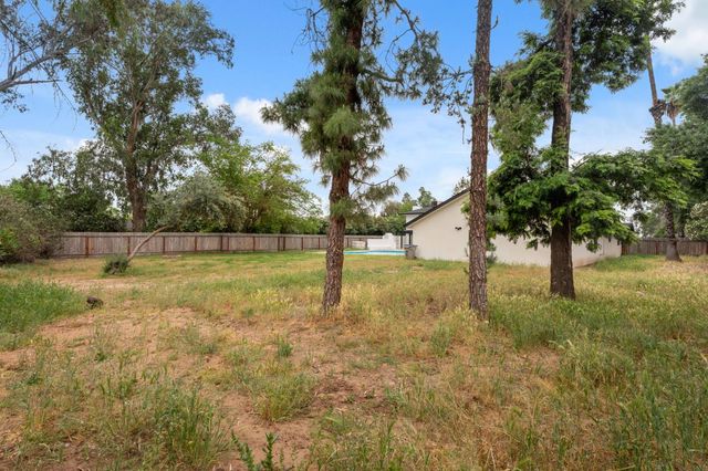 10326 N Fowler Avenue, Clovis, CA 93619