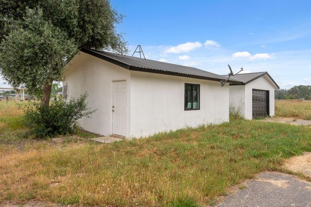 10326 N Fowler Avenue, Clovis, CA 93619