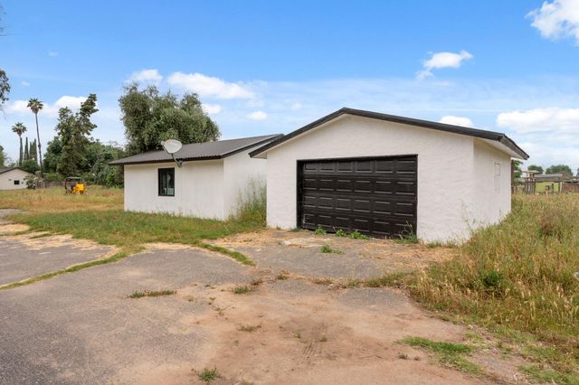10326 N Fowler Avenue, Clovis, CA 93619