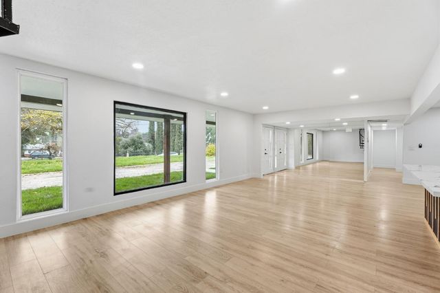 10326 N Fowler Avenue, Clovis, CA 93619