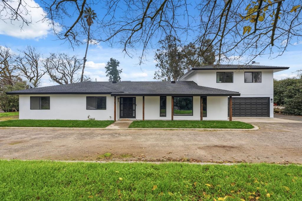 10326 N Fowler Avenue, Clovis, CA 93619