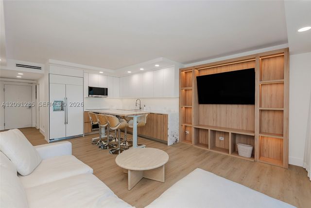 2301 Collins Ave 834, Miami Beach, FL 33139