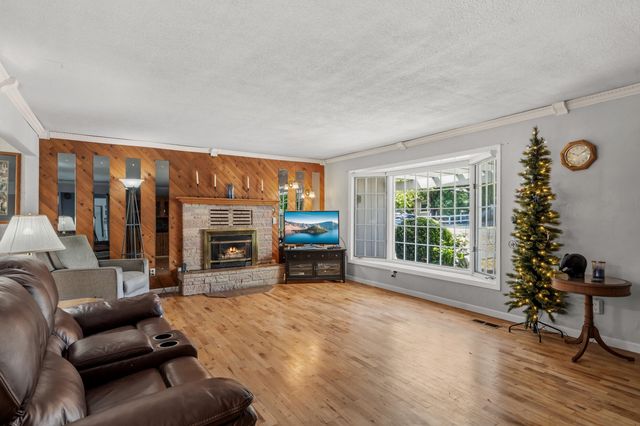 110 N 2nd Street, Talent, OR 97540