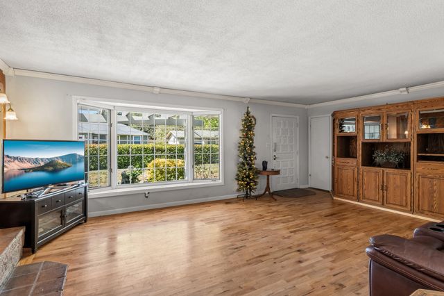 110 N 2nd Street, Talent, OR 97540