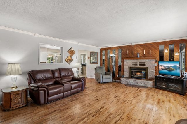 110 N 2nd Street, Talent, OR 97540