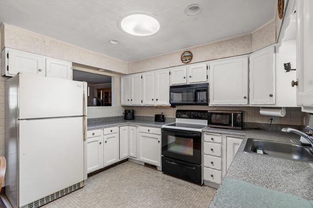 110 N 2nd Street, Talent, OR 97540